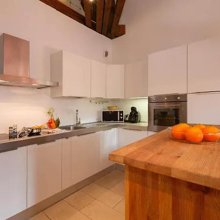 Sleeps 6 아파트